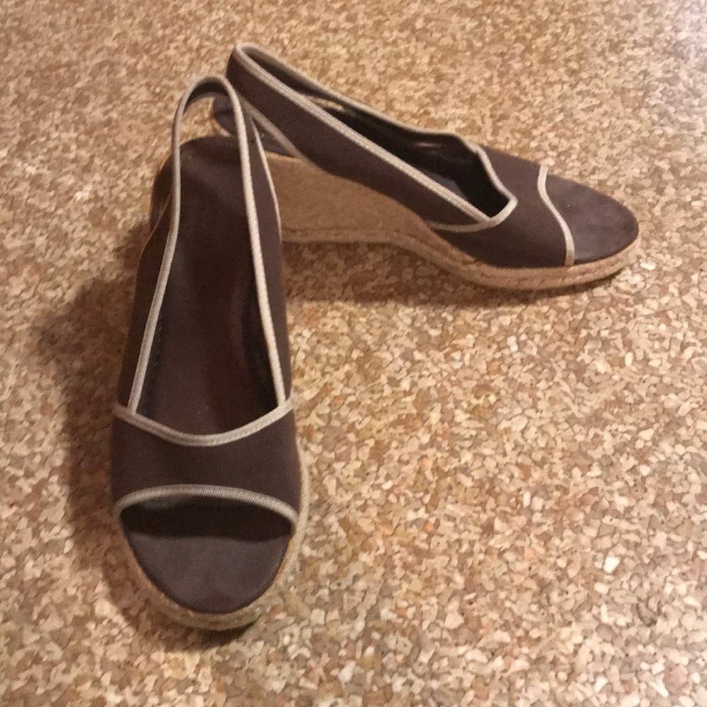 Brown wedges